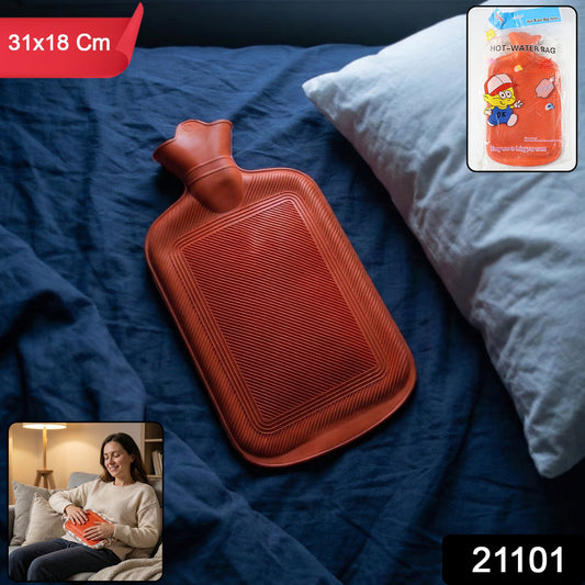 Classic hot water bag for cramps and muscle soreness in red rubber