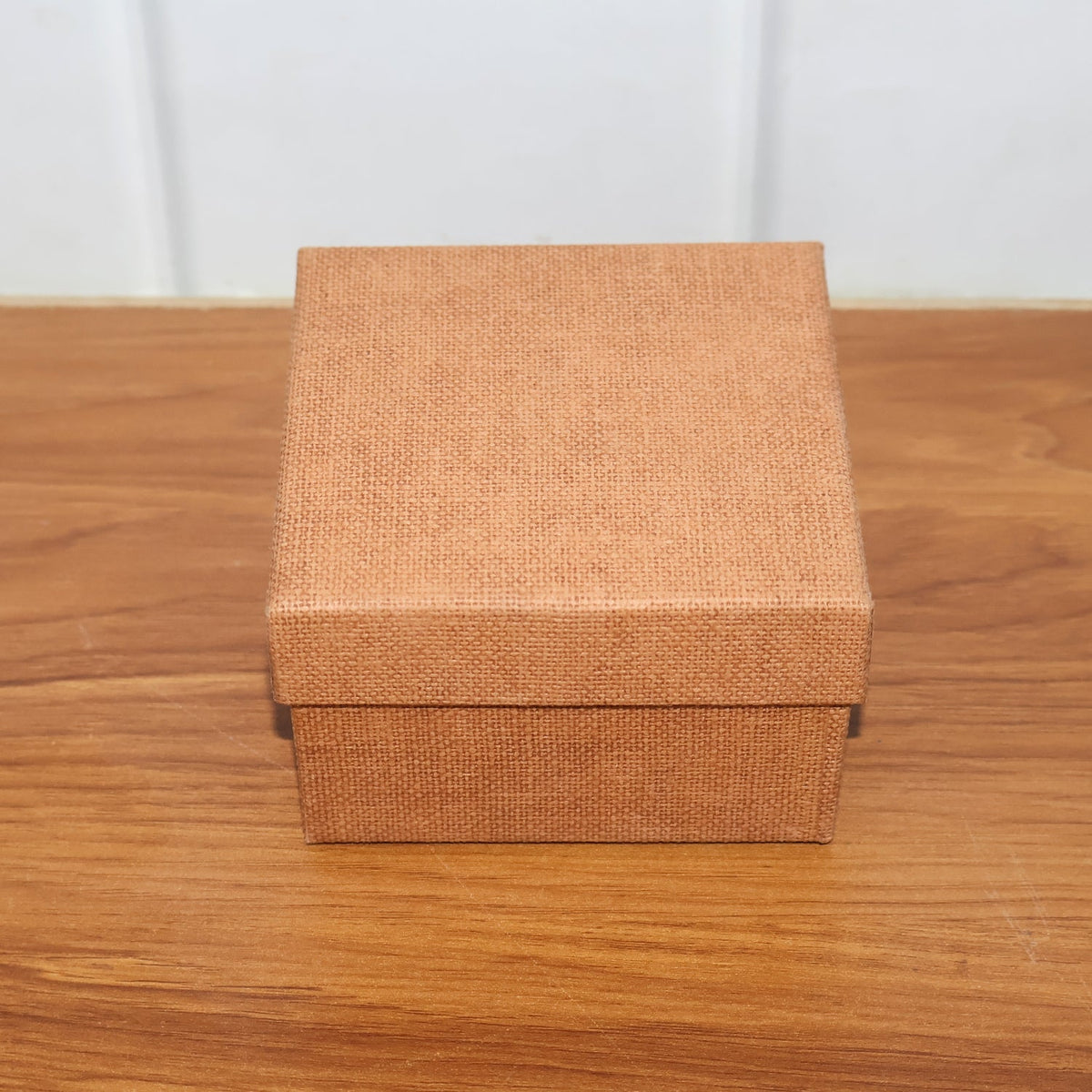 Small jewellery display and storage box with soft cushion